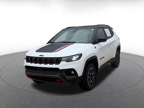 Used 2025 Jeep Compass Trailhawk AWD/4WD image 6
