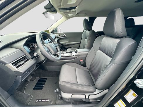 New 2026 Mitsubishi Outlander ES image 15