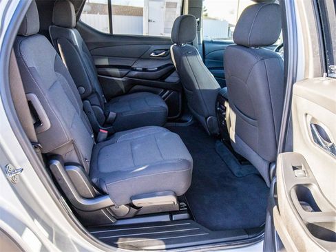 Used 2022 Chevrolet Traverse LT image 18