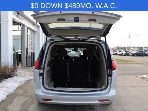 Used 2024 Chrysler Voyager LX image 7