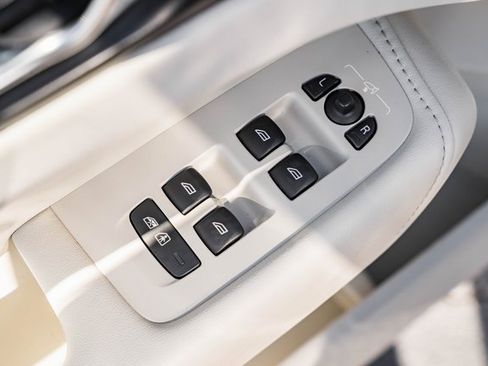 Certified 2022 Volvo XC60 B6 Inscription w/ Advanced Package image 34