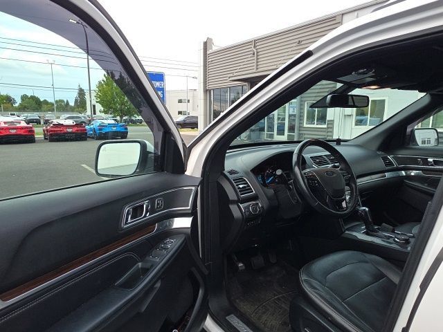 Used 2018 Ford Explorer Limited w/ Equipment Group 301A AWD/4WD image 15