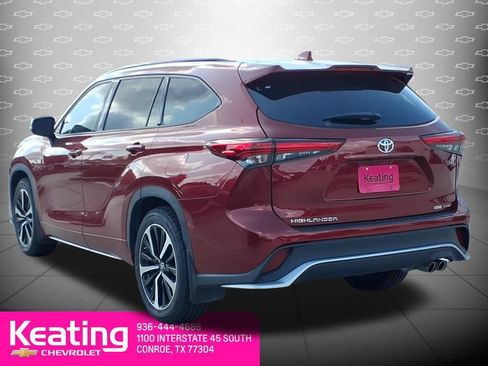 Used 2022 Toyota Highlander XSE AWD/4WD image 2