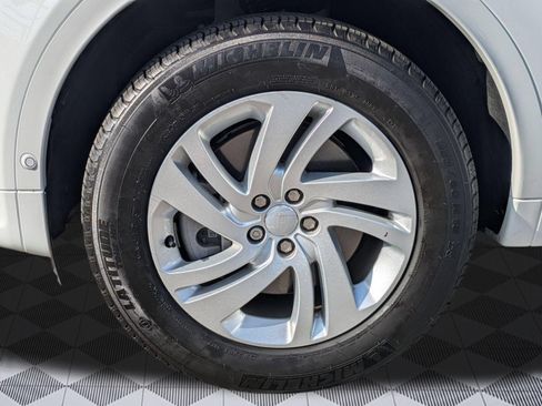 Used 2025 Land Rover Discovery Sport S AWD/4WD image 9