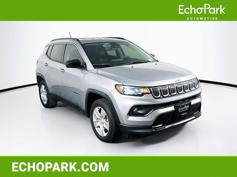 Used 2022 Jeep Compass Latitude image 1