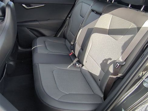 New 2025 Kia Niro SX Touring image 26