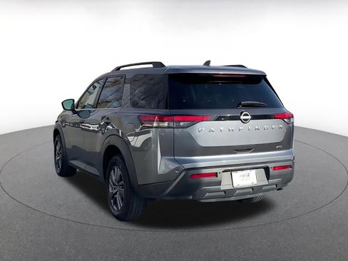 Used 2025 Nissan Pathfinder SV image 11