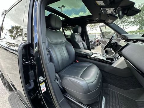 Used 2024 Land Rover Range Rover Long Wheelbase SE image 31