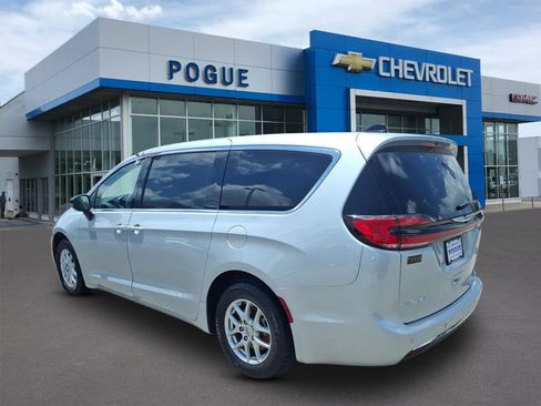 Used 2024 Chrysler Pacifica Touring-L FWD image 3