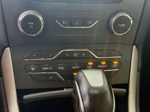 Used 2017 Ford Edge SEL w/ Equipment Group 201A AWD/4WD image 23