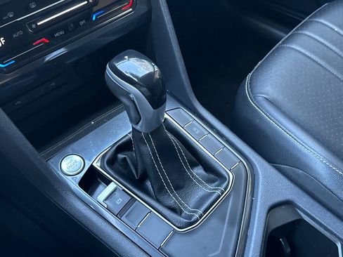 Certified 2023 Volkswagen Tiguan SE FWD image 22