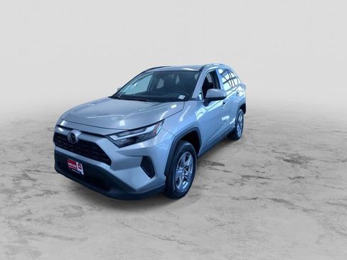 Used 2025 Toyota RAV4 XLE image 5