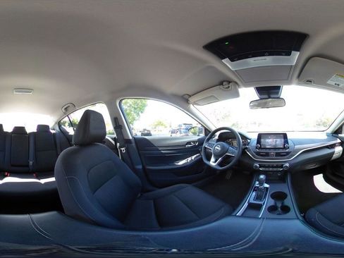 Used 2025 Nissan Altima 2.5 SV FWD image 41