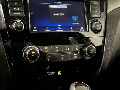 Used 2021 Nissan Rogue Sport S image 26