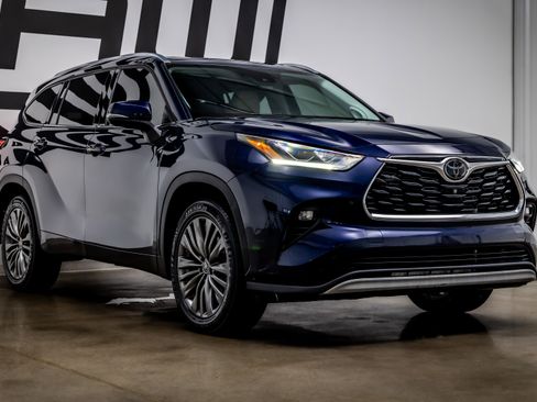 Used 2021 Toyota Highlander Platinum FWD image 25