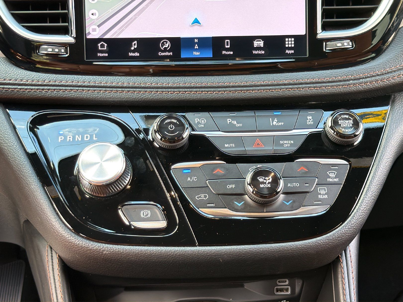 Used 2024 Chrysler Pacifica Pinnacle FWD image 18