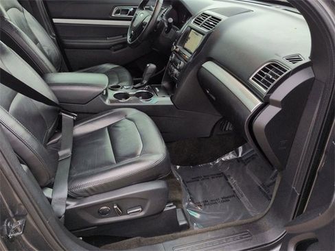 Used 2016 Ford Explorer XLT w/ Equipment Group 202A image 32