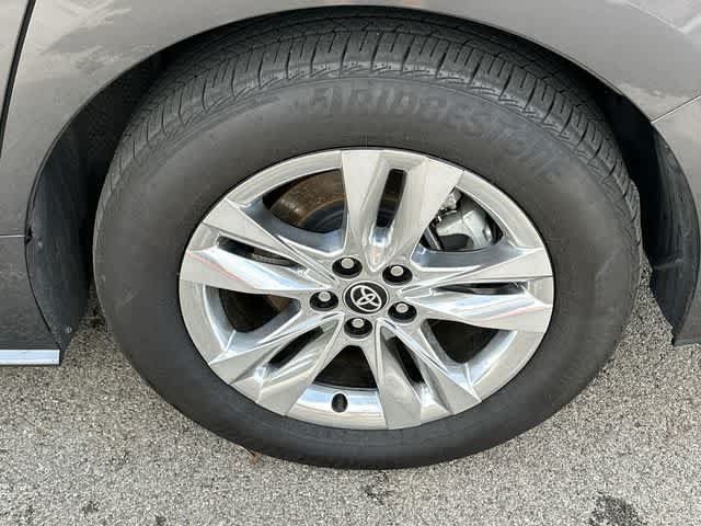 Used 2025 Toyota Sienna XLE w/ XLE Plus Package AWD/4WD image 5