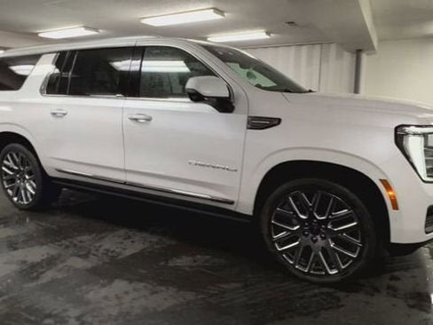 Certified 2025 GMC Yukon XL Denali Ultimate AWD/4WD image 2