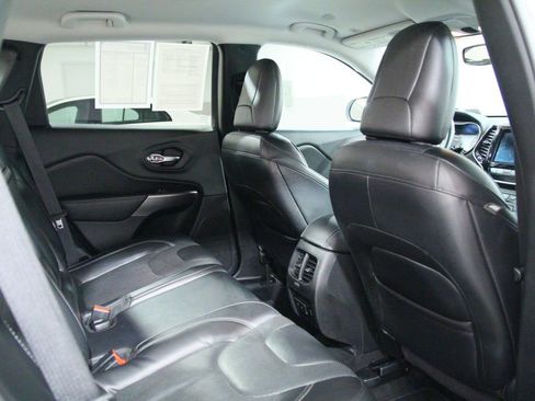 Used 2019 Jeep Cherokee Limited image 23