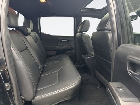 Used 2018 Toyota Tacoma TRD Off-Road AWD/4WD image 20
