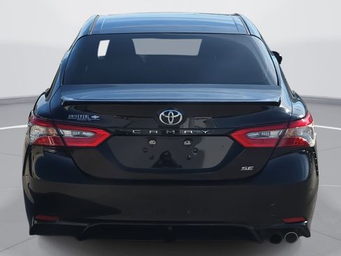 Used 2018 Toyota Camry SE image 6