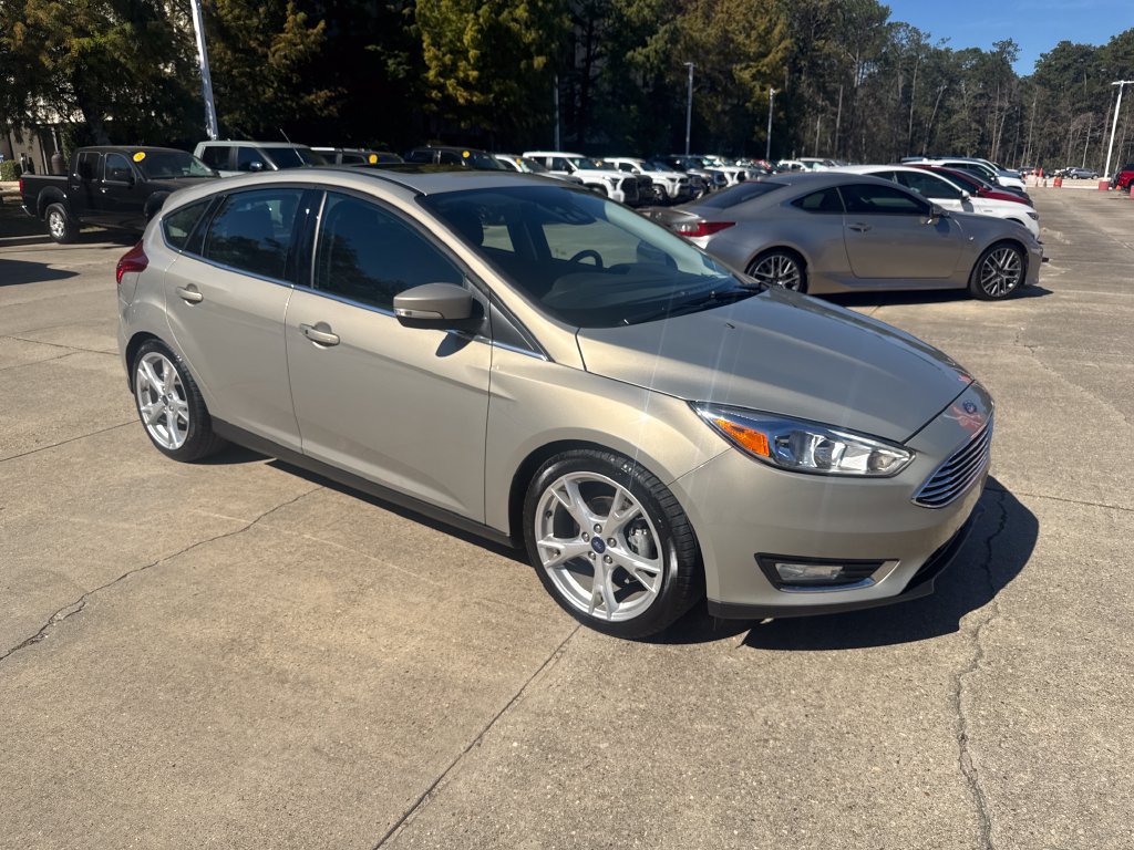Used 2016 Ford Focus Titanium w/ Titanium Technology Package FWD image 9