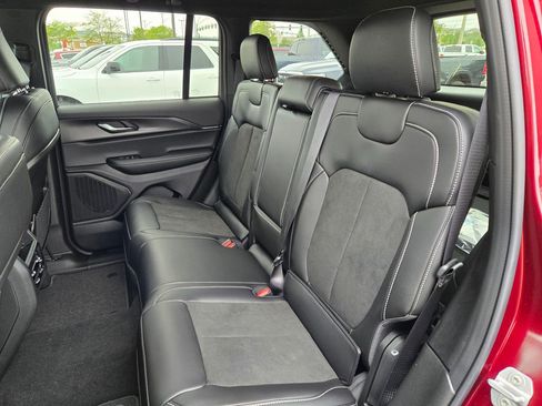 New 2025 Jeep Grand Cherokee Altitude image 27