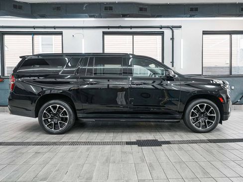 Used 2022 Chevrolet Suburban RST w/ Sport Performance Package image 5