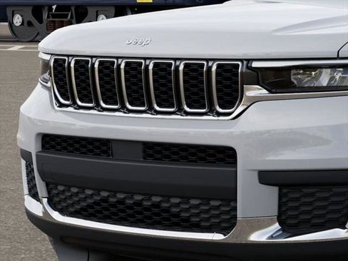 New 2025 Jeep Grand Cherokee L Laredo image 21