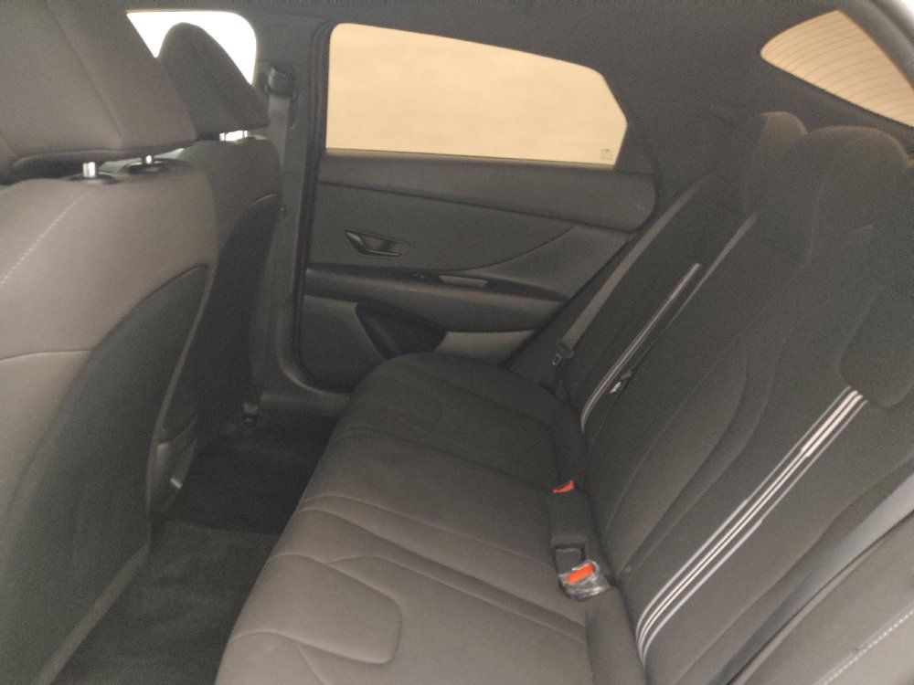 Used 2025 Hyundai Elantra Sport FWD image 18
