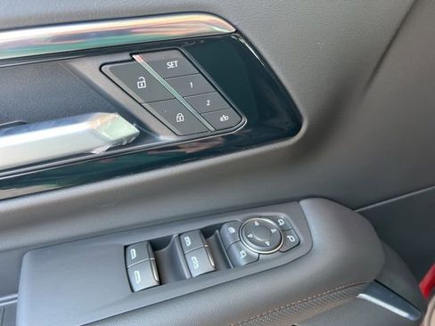 New 2025 Chevrolet Suburban High Country image 24