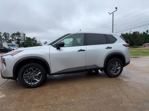 Used 2024 Nissan Rogue S AWD/4WD image 3
