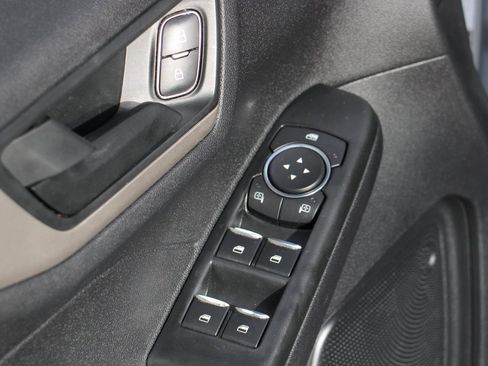 Used 2022 Ford Escape SE w/ SE Sport Appearance Package image 16