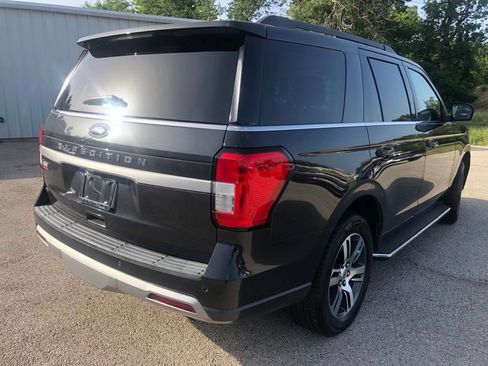 Used 2022 Ford Expedition XLT RWD image 3