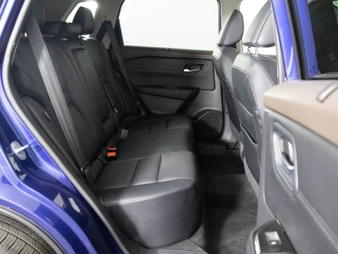 Used 2023 Nissan Rogue SV w/ SV Premium B Package image 38