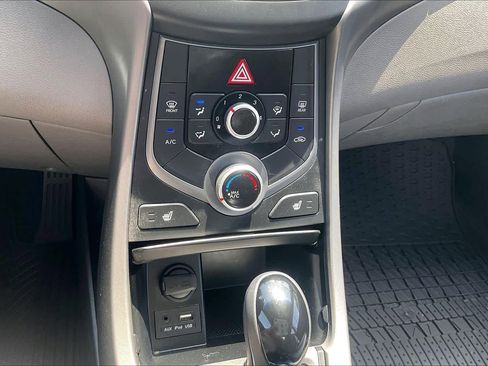 Used 2014 Hyundai Elantra SE w/ Option Group 02 FWD image 31