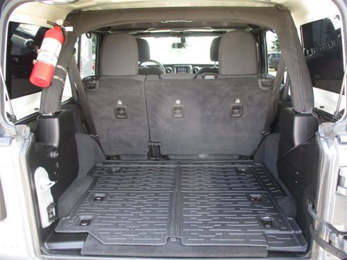 Used 2023 Jeep Wrangler Unlimited Sport AWD/4WD image 38