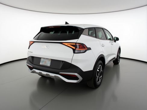 Used 2025 Kia Sportage LX image 9
