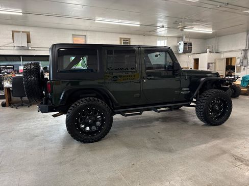 Used 2012 Jeep Wrangler Unlimited Sport AWD/4WD image 4