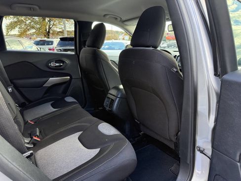 Used 2018 Jeep Cherokee Latitude image 15