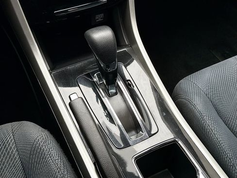 Used 2017 Honda Accord EX image 15