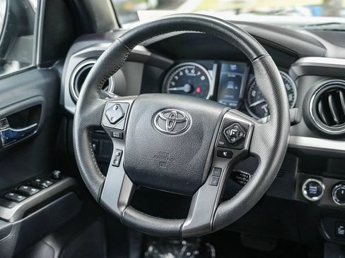 Used 2023 Toyota Tacoma TRD Off-Road w/ Technology Package AWD/4WD image 17