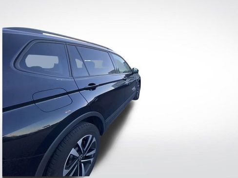 Used 2024 Volkswagen Tiguan S image 11