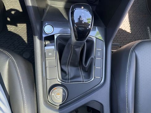 Used 2022 Volkswagen Tiguan SE image 19