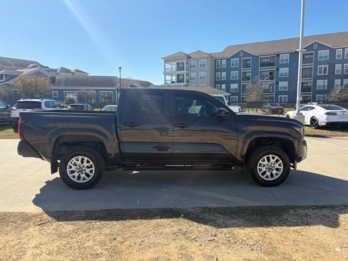 Used 2024 Toyota Tacoma SR image 9