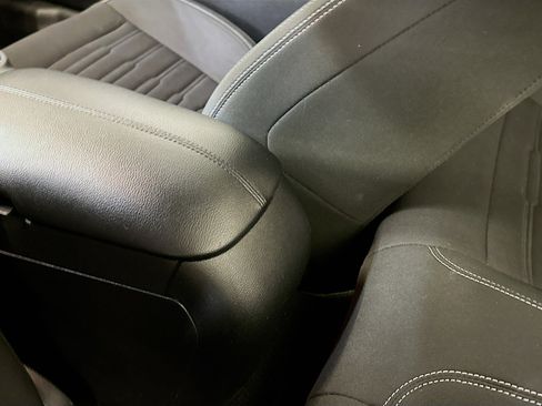 Used 2015 Ford Mustang Coupe RWD image 26