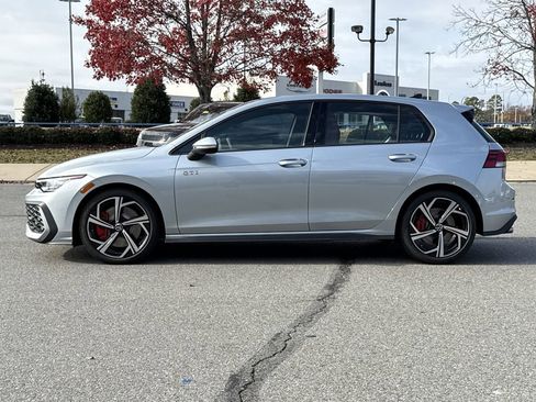 New 2026 Volkswagen GTI SE image 2