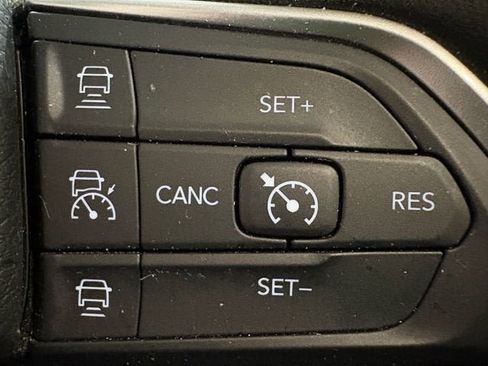 Used 2024 Jeep Grand Cherokee Limited image 22