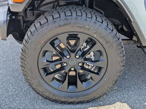 Used 2025 Jeep Wrangler Unlimited Sahara AWD/4WD image 13